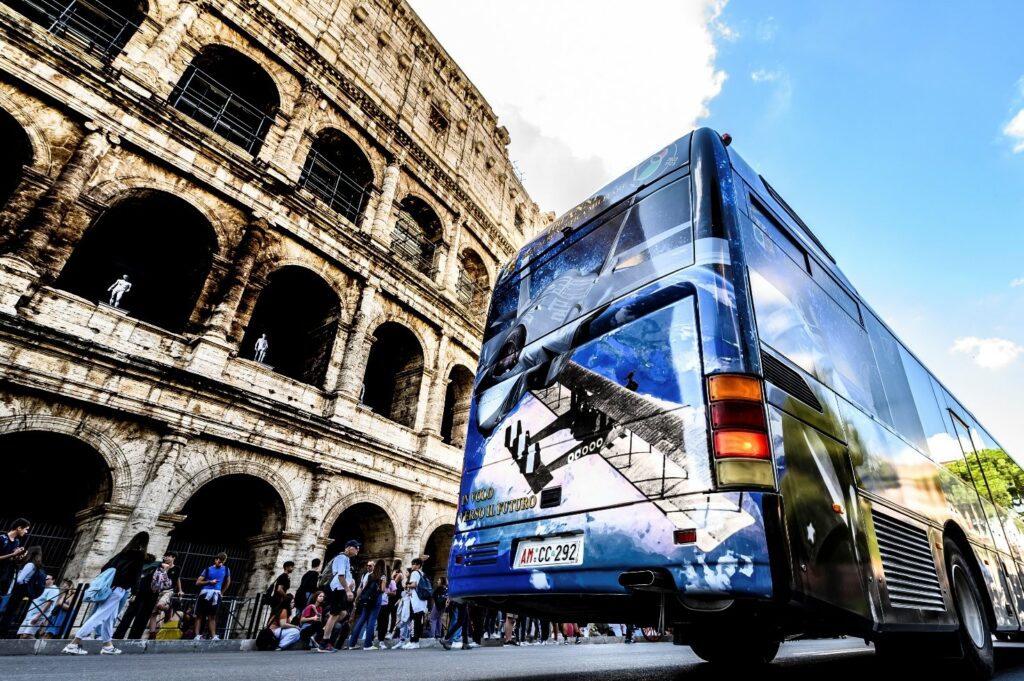 Centenario AM bus wrapping Colosseo