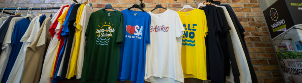 Divise personalizzate: scegli tra ricamo, stampa DTF, DTG e sublimazione