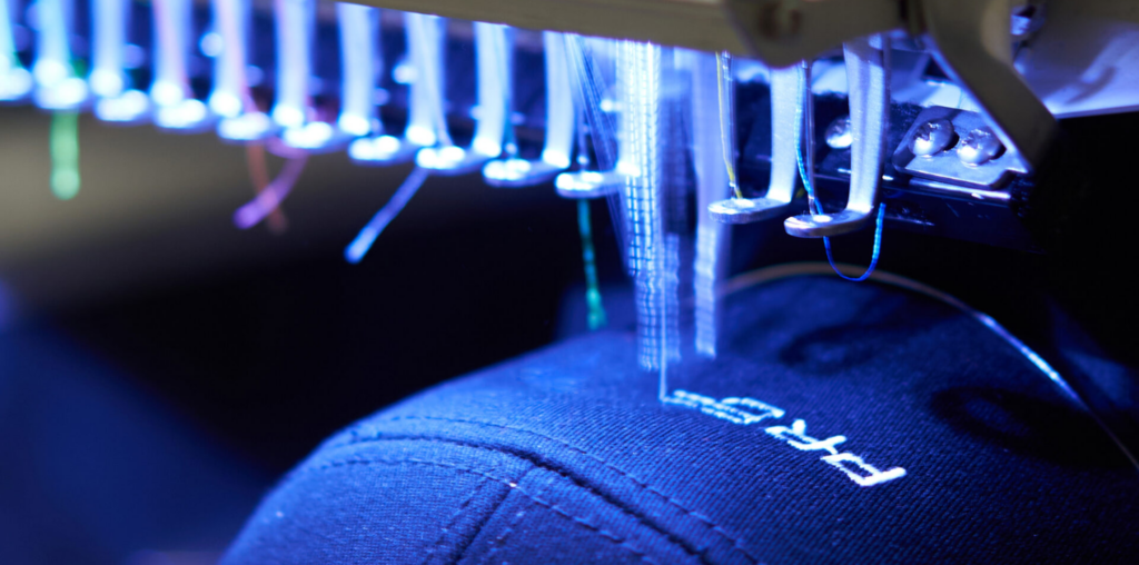 Divise personalizzate: scegli tra ricamo, stampa DTF, DTG e sublimazione 1 Felpe personalizzate - Cappelli - Ricamo