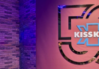 Sanremo, Radio Kiss Kiss sceglie ancora Santoro per la sua esclusiva Casa 1 Santoro Creative Hub Casa Kiss Kiss Sanremo allestimento Radio Kiss Kiss Festival di Sanremo